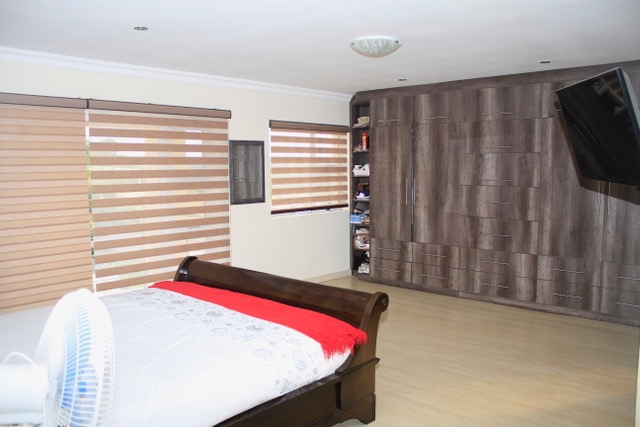 5 Bedroom Property for Sale in Nahoon Valley Park Eastern Cape